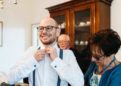 Lo sposo si prepara, fotoreportage di matrimonio