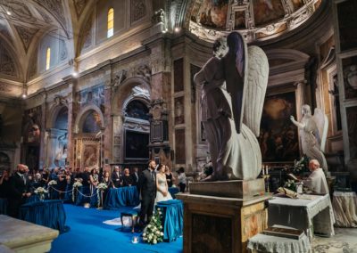 Sposi nella chiesa di San Pietro in Montorio a Roma durante il matrimonio