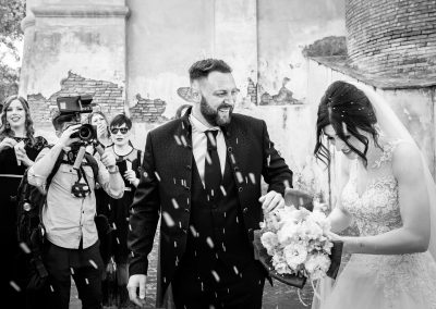 Lancio del riso durante un matrimonio nella chiesa di San Pietro in Montorio a Roma