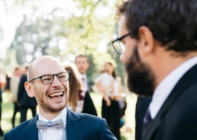 Sposo che ride, fotografo matrimonio Roma