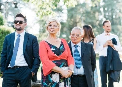 Invitati assistono al matrimonio, fotografi matrimonio