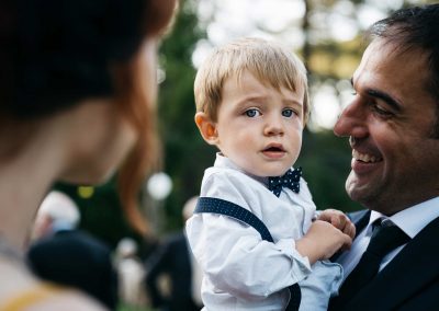 Bambino con papà sorridente, fotoreportage di matrimonio Roma