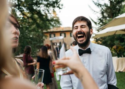 Fotoreportage di Matrimonio a Roma, invitato ride