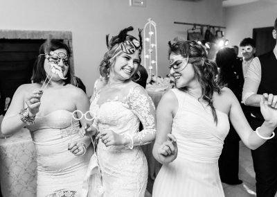 Guests dancing with the bride during a wedding in Italy