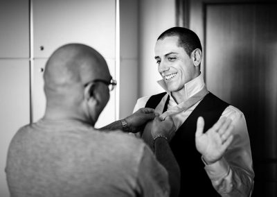 Groom preparation with his father, wedding photographer in Italy