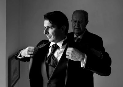 Groom preparation with his father, wedding photographer in Italy