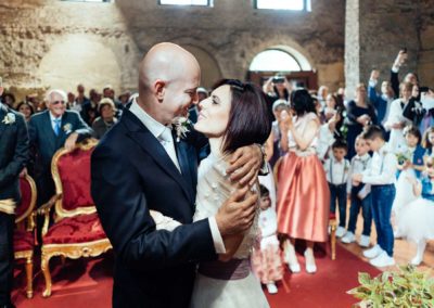 Sposi durante il rito civile di matrimonio presso il Complesso Vignola Mattei