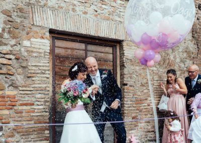 Lancio del riso dopo il rito civile di matrimonio presso il Complesso Vignola Mattei