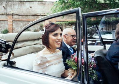 Arrivo della sposa durante il rito civile di matrimonio presso il Complesso Vignola Mattei