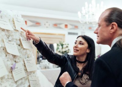 Invitati durante il ricevimento di matrimonio presso la Porta del Principe a Roma