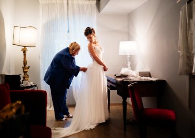 Preparazione della sposa al rito civile di Matrimonio nel Castello di Decima