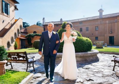 Arrivo della sposa durante il rito civile di Matrimonio nel Castello di Decima