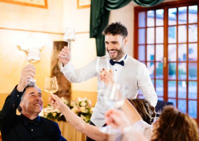 Brindisi degli sposi durante il ricevimento di matrimonio nel Castello di Decima