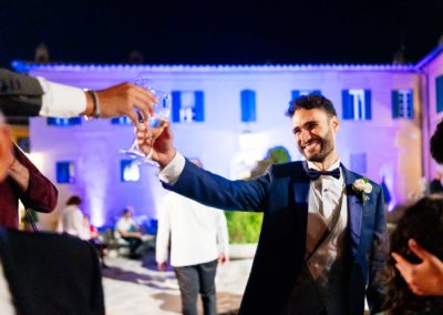 Brindisi degli sposi durante il ricevimento di matrimonio nel Castello di Decima