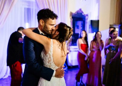 Gli sposi ballano durante il ricevimento di Matrimonio a Roma nel Castello di Decima