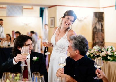 Brindisi degli sposi durante il ricevimento di matrimonio nel Castello di Decima