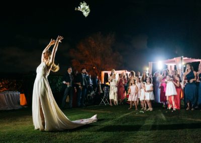 Lancio del bouquet durante il Matrimonio a Roma Villa Piccolomini