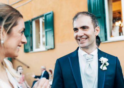 Sposo durante il ricevimento di matrimonio nel Castello di Decima