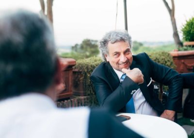 Invitato durante il ricevimento di matrimonio nel Castello di Decima