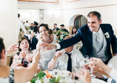 Brindisi degli sposi durante il ricevimento di matrimonio nel Castello di Decima