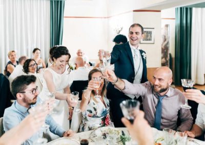 Brindisi degli sposi durante il ricevimento di matrimonio nel Castello di Decima