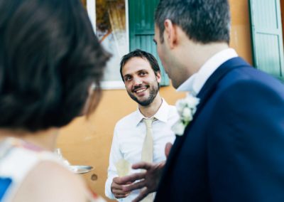 Invitato durante il ricevimento di matrimonio nel Castello di Decima