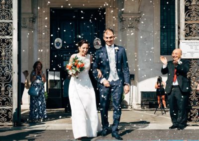 Lancio del riso all'uscita degli sposi dal matrimonio nella basilica di San Pietro in Vincoli a Roma