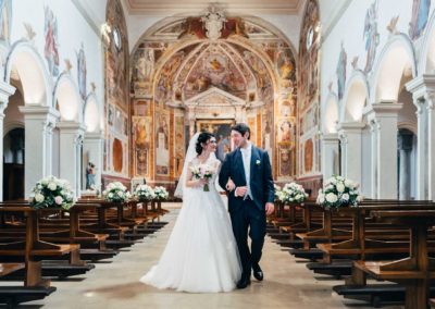 Uscita degli sposi alla fine del matrimonio nella chiesa di Santa Prisca