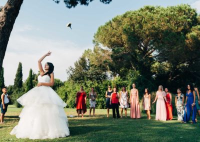 Lancio del bouquet durante il ricevimento di matrimonio a Villa Rosantica