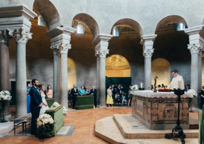 Sposi nel Mausoleo di Santa Costanza a Roma durante un Matrimonio