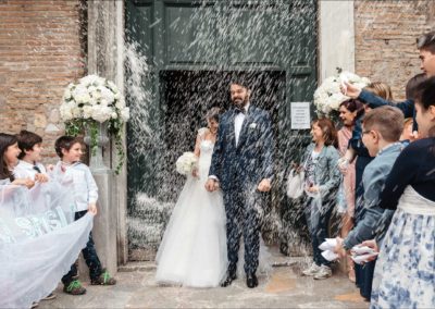 Lancio del riso nel Mausoleo di Santa Costanza a Roma durante un Matrimonio